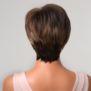 <span class=keywords><strong>Parrucca</strong></span> Biondo Scuro Misto Marrone per Donne Nere, Sintetica <span class=keywords><strong>Naturale</strong></span> Corta Taglio Pixie con Frangia, Resistente al Calore - Outlet di Fabbrica - Product Image 6