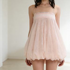 Elegante Vestido Mini de Gasa con Tirantes Finos, Fruncido y Dobladillo con Volantes, Ligero y Transparente, Ideal para Fiestas y Clubes - Product Image 1