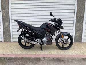 Yamaha <span class=keywords><strong>Tenshin</strong></span> 125 avec freins à disque avant haut de gamme et une version originale de la boîte de rangement - Product Image 1