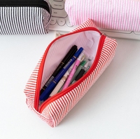 Étui à stylos plissé en seersucker avec logo personnalisé, grande capacité, fermeture éclair, sac de rangement à rayures, trousse de maquillage à bulles avec logo brodé personnalisé