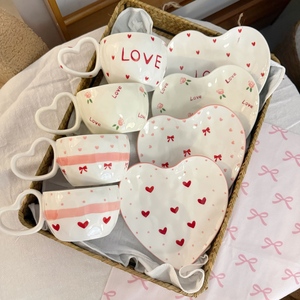 Nuova Collezione 2025 Tazze da Caffè in Ceramica Impastata a Mano e Piattini a Forma <span class=keywords><strong>di</strong></span> <span class=keywords><strong>Cuore</strong></span> Set <span class=keywords><strong>di</strong></span> Tazze da Tè Tazzine e Piattini in Porcellana Fatti a Mano - Product Image 2