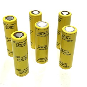 Batterie à condensateur hybride 4,2 V 5300 F à cycle de vie longue durée (50 000 cycles), excellente performance à basse température pour banque d'alimentation portable - Product Image 1