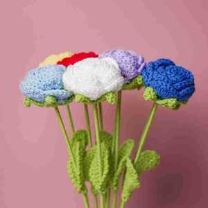 Rosas de ganchillo hechas a mano, regalo artesanal de hilo para el Día de San Valentín para ella - Product Image 4