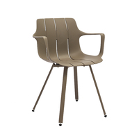 Chaise de salle à manger ergonomique et durable en plastique à lattes avec pieds en métal, design moderne pour l'école et l'appartement