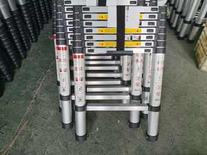 Échelle télescopique en aluminium de 55 pouces / 1,4 <span class=keywords><strong>m</strong></span> / 4,6 pieds, 5 marches, pliable, gain de place, facile à ranger, adaptée à la maison/à l'entrepôt - Product Image 6