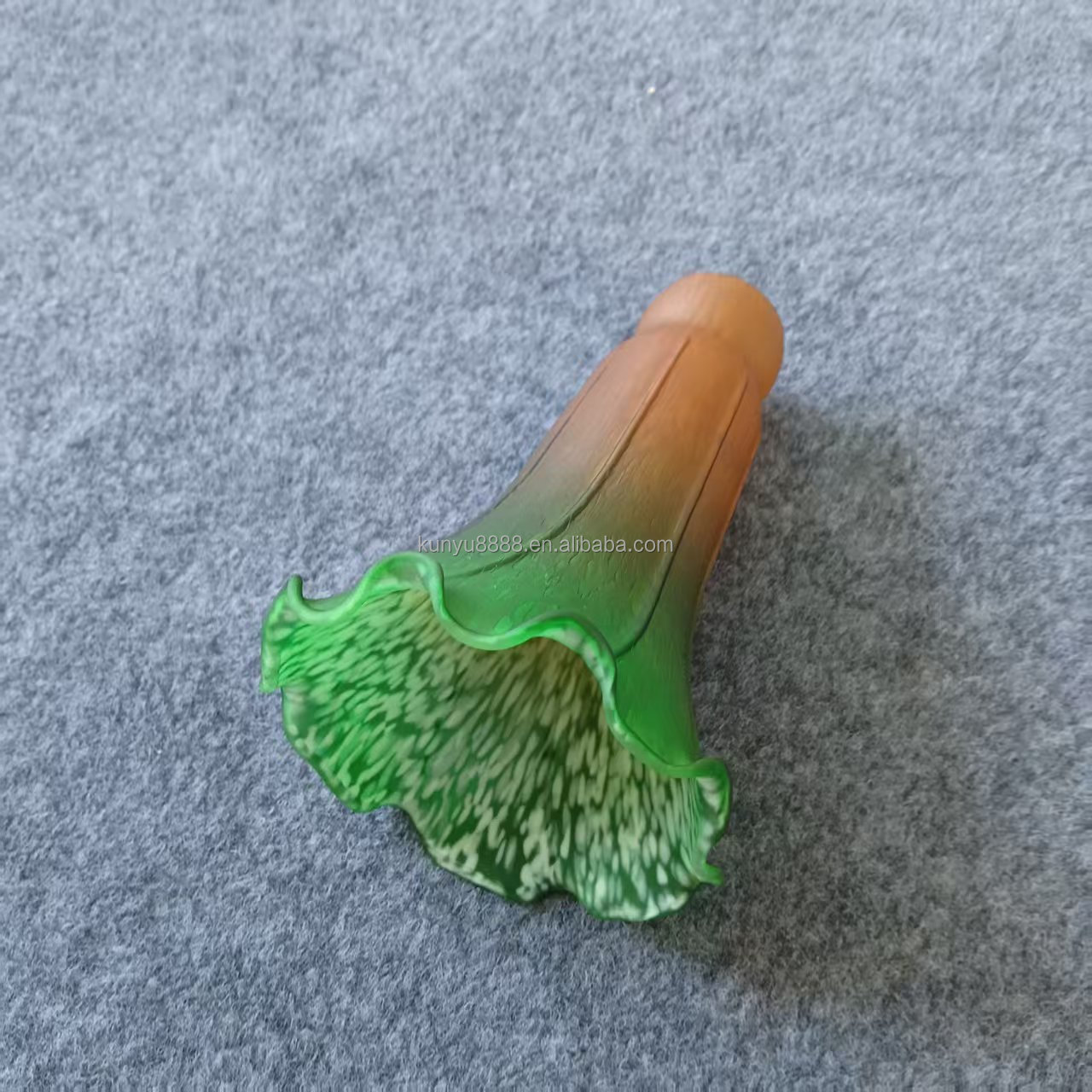 สีเขียวอำพัน