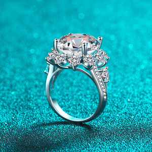 Grand 10 Carat <span class=keywords><strong>Fine</strong></span> Jewelry <span class=keywords><strong>Bague</strong></span> De Mariage En Argent 925 Rond Brillant Taille <span class=keywords><strong>Diamant</strong></span> <span class=keywords><strong>Bague</strong></span> Femmes 14K Fiançailles Moissanite <span class=keywords><strong>Bague</strong></span> Cadeau - Product Image 2