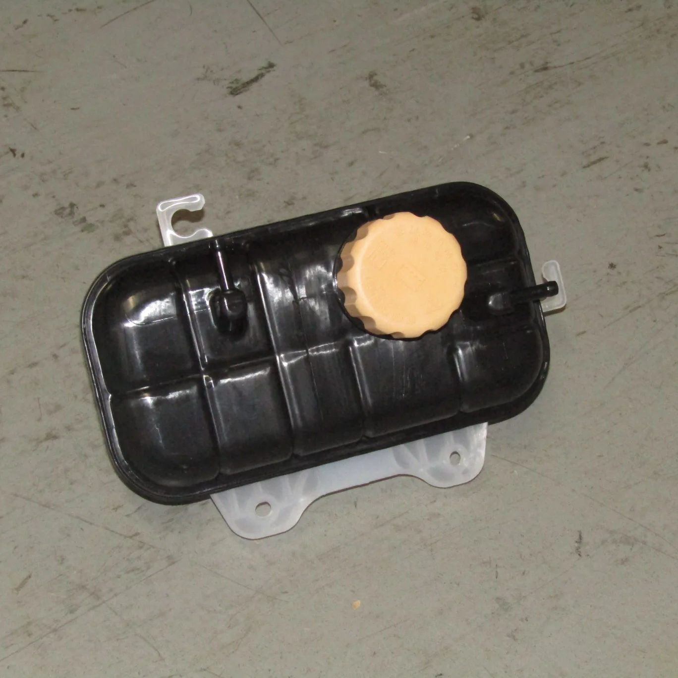 Penjualan laris baru tangki ekspansi 23864212 digunakan untuk CHEVROLET  BAOJUN GROOVE dengan harga terbaik