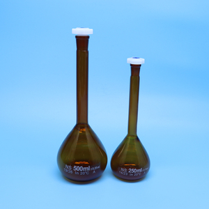 Bình ĐịNh MứC thủy tinh màu nâu được sử dụng trong phòng thí nghiệm với nút nhựa, loại Bình ĐịNh MứC - Product Image 5