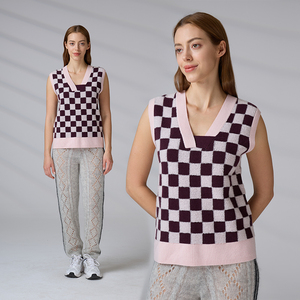 Fabricant de tricots sur mesure : Gilet sans manches en cachemire et laine à col en V et motif à carreaux - Product Image 1