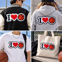 Écussons brodés personnalisés en forme de cœur de basket-ball, badges brodés à coudre ou thermocollants, logos sportifs pour vêtements, vestes et chapeaux