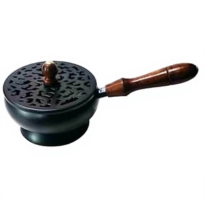 Quemador de Incienso de Hierro Fundido Hecho a Mano con Asa de Madera de Sándalo, Difusor Aromático para Uso en Todas las Estaciones - Product Image 1