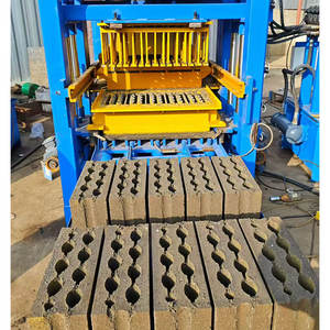 Macchina per Blocchi di Cemento YJ QT4-15, Macchinario per Blocchi Forati in Calcestruzzo, Produzione Automatica di Blocchi ad Alta Densità - Product Image 4