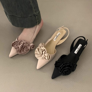Vendita calda da donna <span class=keywords><strong>sandali</strong></span> estivi con tacchi bassi da donna con fiori rosa da donna scarpe di lusso Slingback scarpe con <span class=keywords><strong>tacco</strong></span> sandalo - Product Image 1