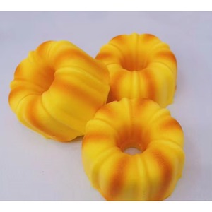 Jouet anti-stress en PU à rebond lent, en forme de pain d'ananas creux - Product Image 3