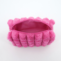 Pochette matelassée en fausse fourrure élégante et mignonne pour filles avec logo personnalisé, rose bonbon, motif nuages, durable, portable, grande trousse de toilette, nécessaire