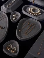 Présentoir à bijoux gris clair floqué, plateau à bijoux, support pour boucles d'oreilles, support pour bagues, présentoir de magasin, accessoires de photographie, ornements