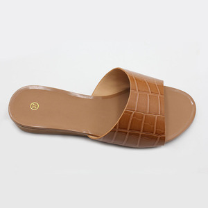 Vente chaude sandales compensées femmes brillant panneau appartements mode Mules bout rond demi pantoufles chaussures à bout ouvert pour femmes et dames - Product Image 3