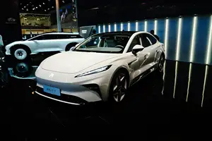 2023 Limousine RISING AUTO F7 Advanced 576km Edition Elektro Günstige Gebrauchtwagen New Energy Fahrzeug zu verkaufen