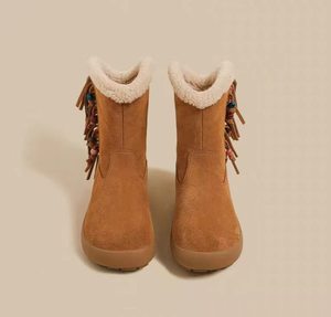 Bottines d'hiver douillettes en daim camel à franges pour femmes - Product Image 1