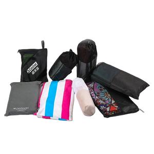 Toalla de playa de microfibra sin arena con diseño personalizado con bolsillo - Product Image 5