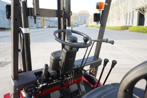 Chinese gemaakte Rhinoceros diesel heftruck CPCD30 met mast en reserveonderdelen te koop - Product Image 5