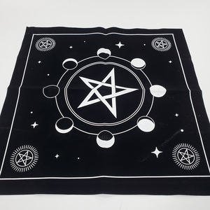 XinLan Triple Lune Pentagrammes Pagan Autel Tissu Flanelle Tarots Tissu Divination Astrologie Jeu de Société Tarots Nappe 49x49cm - Product Image 5