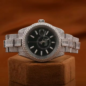 Reloj de Lujo con Diamantes de Moissanita de Lujo, Diseño Radiante Pulido, Artesanía Exquisita y Piedras para Momentos Especiales - Product Image 1