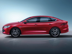Лучший электрический седан BYD Qin PLUS EV, новый энергетический автомобиль с запасом хода 501-600 км, двигателем 100-150 кВт и батареей 50-70 кВт·ч - Product Image 2