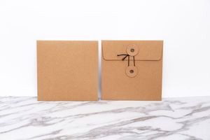 Sobres de Papel Kraft Negro y Marrón para Joyería, Impresión Personalizada, con Botón y Cordón - Product Image 4