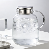 Carafe à boisson en verre transparent minimaliste avec couvercle métallique hermétique et poignée confortable – Récipient de service pour boissons fraîches en cuisine