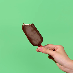 Prix d'usine OEM Barre de crème glacée enrobée de chocolat, couches croustillantes, gelato au lait, chocolat riche, délice glacé, en vrac - Product Image 1