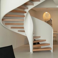 Außen-Holz-Wendeltreppe mit Extra Breiten Schwerlaststufen, Spindelgeländer, Vintage-Holzoptik zum Verkauf