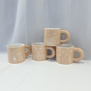 Taza de Cerámica Rosa Claro con Asa Grande, Estilo Navideño, Diseño de Ciervo de Nieve, Ecológica, Apta para Lavavajillas, Directo de Fábrica - Product Image 4