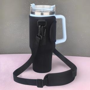 Sac à bouteille d'eau grande capacité (demi-gallon) portable avec pochette pour téléphone et porte-gobelet, accessoires pour boissons - Product Image 1