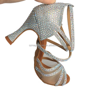 <span class=keywords><strong>Chaussures</strong></span> <span class=keywords><strong>de</strong></span> <span class=keywords><strong>danse</strong></span> à talons hauts à fond souple personnalisées 9 <span class=keywords><strong>CM</strong></span> talons <span class=keywords><strong>de</strong></span> <span class=keywords><strong>danse</strong></span> à paillettes argentées avec perles scintillantes porte à porte - Product Image 4