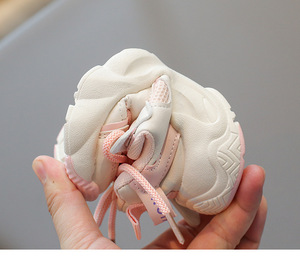 รองเท้าผ้าใบเด็กขายส่งสำหรับเด็กหญิงและเด็กชาย พื้นยาง ระบายอากาศดี รองเท้าลำลองแบบผูกเชือก - Product Image 6