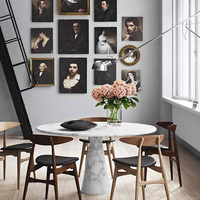 Table à manger en marbre veiné gris, piétement conique inversé unique, plateau rond, mobilier de salle à manger de luxe, maison de rêve