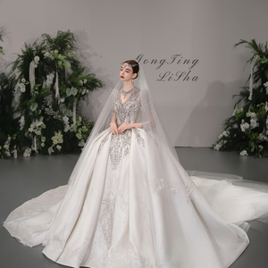 Robe de mariée de bal GT154 moderne, style princesse, ornée de perles et d'applications, en satin, longueur ras du sol, personnalisable - Product Image 4