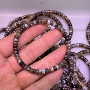Bracciale Elastico con Perline Heishi in Cristallo Naturale del Botswana, Gioielli Unisex Impilabili con Immagine di Cristallo e Feng Shui - Product Image 4