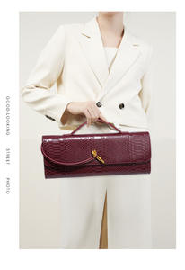 กระเป๋าแบรนด์เนมหรูหรา คุณภาพระดับกระจก ลายหนังจระเข้ กระเป๋าสะพายไหล่แบบพับได้สำหรับผู้หญิง ดีไซน์หรูหรา กระเป๋าถือแบบสานสำหรับออกงานกลางคืน - Product Image 5