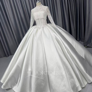 Robe de mariée Lscm111 moderne et élégante, blanche, à manches longues, avec appliques en dentelle, corset perlé, en satin, coupe princesse, avec traîne chapelle - Product Image 2