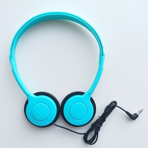 Casque coloré <span class=keywords><strong>acheter</strong></span> des produits électroniques grand public câble de compagnie aérienne 3.5mm casque écouteurs filaire Bus écouteurs <span class=keywords><strong>pas</strong></span> <span class=keywords><strong>cher</strong></span> casque - Product Image 1