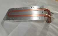 Radiateur à plaques refroidies à l'eau en aluminium avec tubes en cuivre, conçu sur mesure