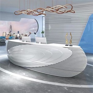 โต๊ะสีขาวแบบ Q011Double ด้านพร้อมประติมากรรมหินปูนตกแต่งสีทองเฟอร์นิเจอร์แผนกต้อนรับสำหรับร้านเสริมสวยแบบกำหนดเอง - Product Image 5