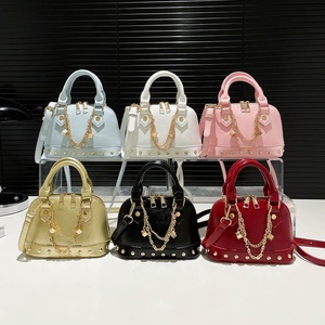 2025 nuovo Design Candy Color donne Shell piccole borse con cerniera taglio borsa con rivetto catena Chic da donna <span class=keywords><strong>Mini</strong></span> borsa a tracolla per ragazze - Product Image 1