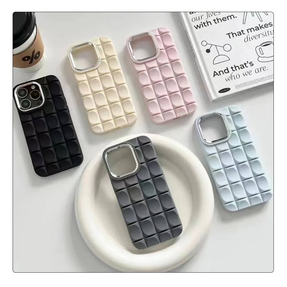 Luxury Cute Heart Diamond Phone Case For iPhone 13 12 11 Pro Max 14 Plus Silicone Cover Honeycomb Plated Cases for iPhone 15