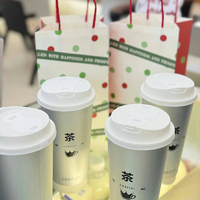 Couvercle de tasse en plastique une pièce anti-fuite jetable de 90mm pour le café, le thé à bulles, les boissons froides à emporter-coloré, épais, matériau PP