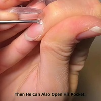 Pousse-cuticules en acier inoxydable de style russe à double extrémité avec têtes angulaires pour enlever en douceur les cuticules sans endommager la plaque de l'ongle