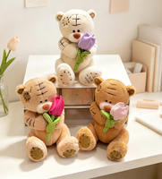 Adorable ours en peluche patchwork tenant une fleur, poupée en peluche douce lavée 100% polyester, cadeau tendance et mignon pour enfants et adultes